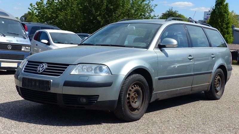 Grau Gebraucht 2005 VW Passat Comfortline Kombi | 450 € (Superpreis) - Bild 1/4