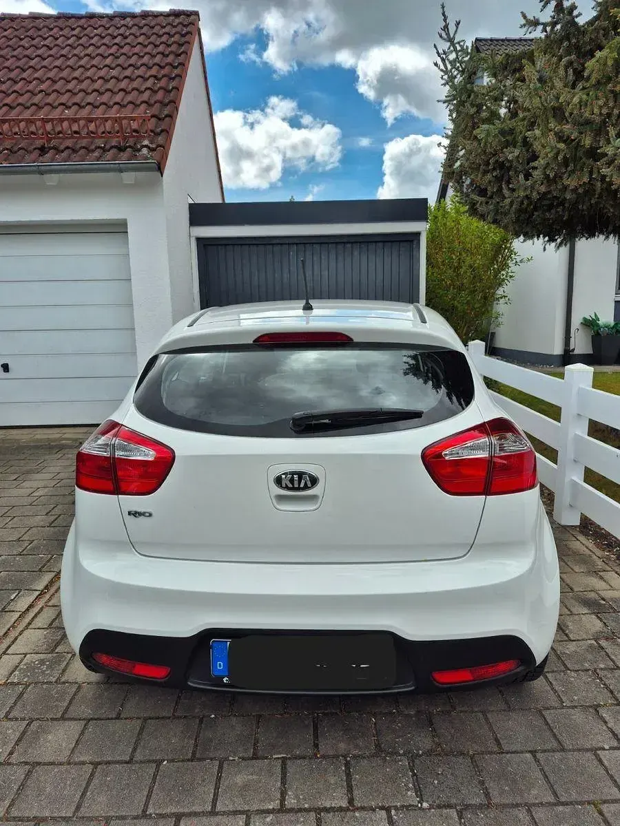 Gebraucht Kia Rio Edition 7 86 PS (63 kW) 2014 Weiß Kleinwagen