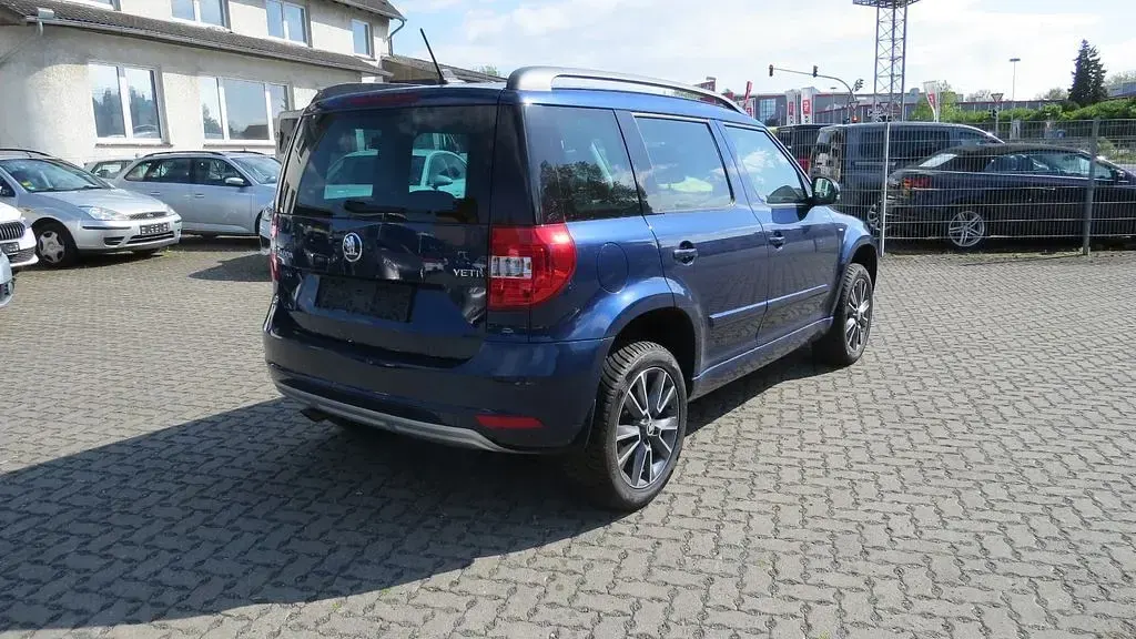 Gebraucht Skoda Yeti Drive 110 PS (80 kW) 2017 Modra storm/storm blau SUV