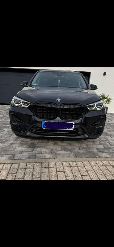 Schwarz Gebraucht 2019 BMW X1 Performance SUV | 25.400 € (Etwas zu teuer) - Bild 1/4