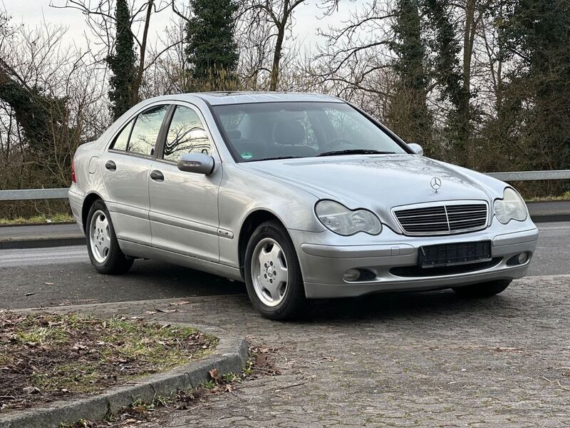 Silber Gebraucht 2001 Mercedes C180 Classic Limousine | 2.790 € (Fairer Preis) - Bild 1/4