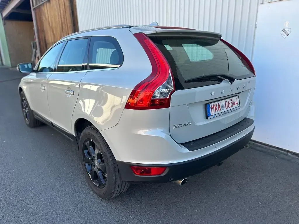 Gebraucht Volvo XC60 215 PS (158 kW) 2013 Cosmic white SUV