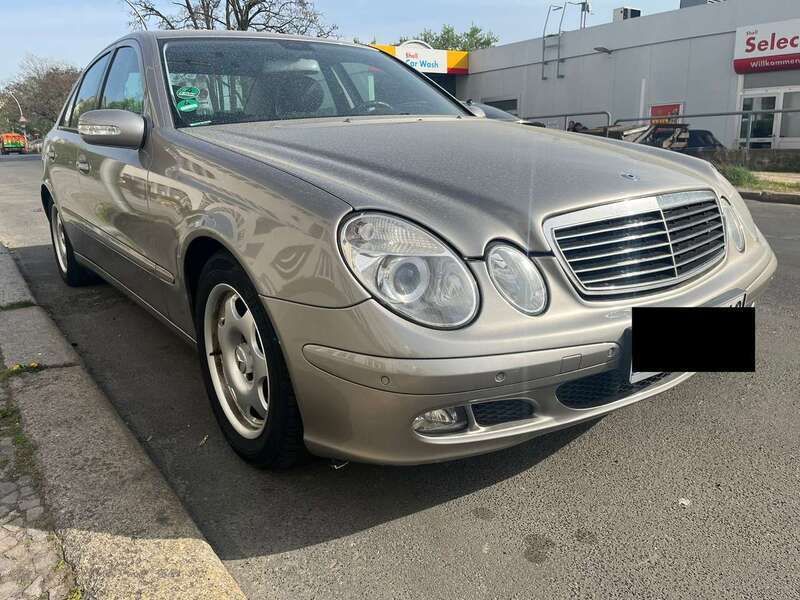 Silber Gebraucht 2006 Mercedes E200 Classic Limousine | 6.450 € (Fairer Preis) - Bild 1/4