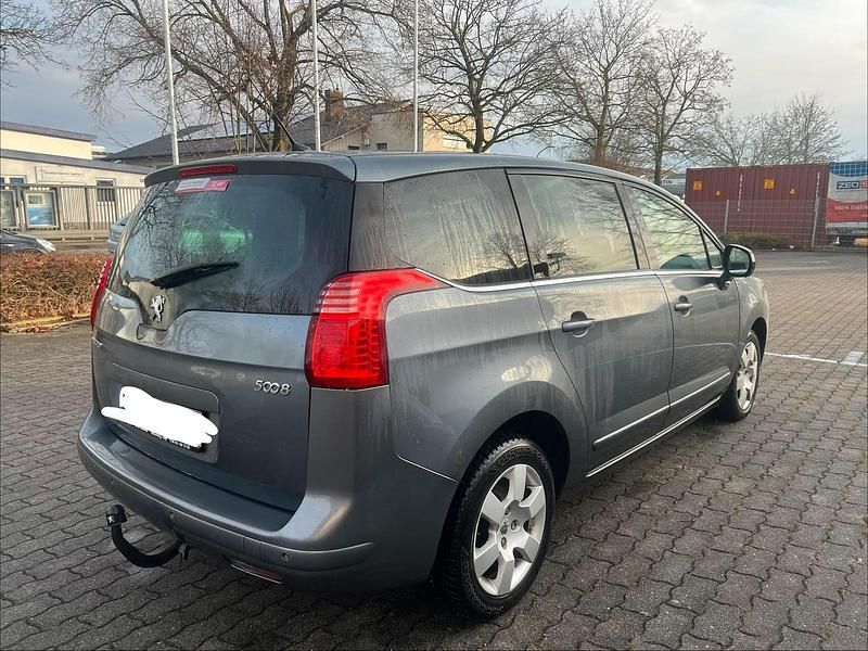 Gebraucht Peugeot 5008 163 PS (119 kW) 2011 Silber Van / Kleinbus