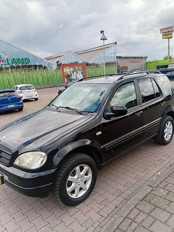 Gebraucht Mercedes ML430 272 PS (200 kW) 2000 Schwarz SUV