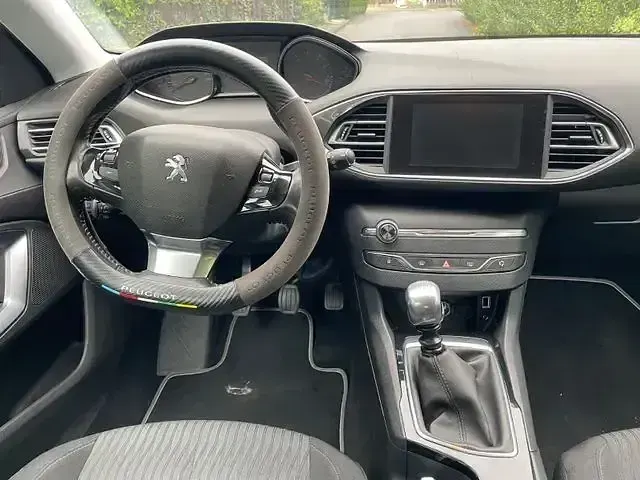Gebraucht Peugeot 308 Active 125 PS (91 kW) 2014 Blau Limousine