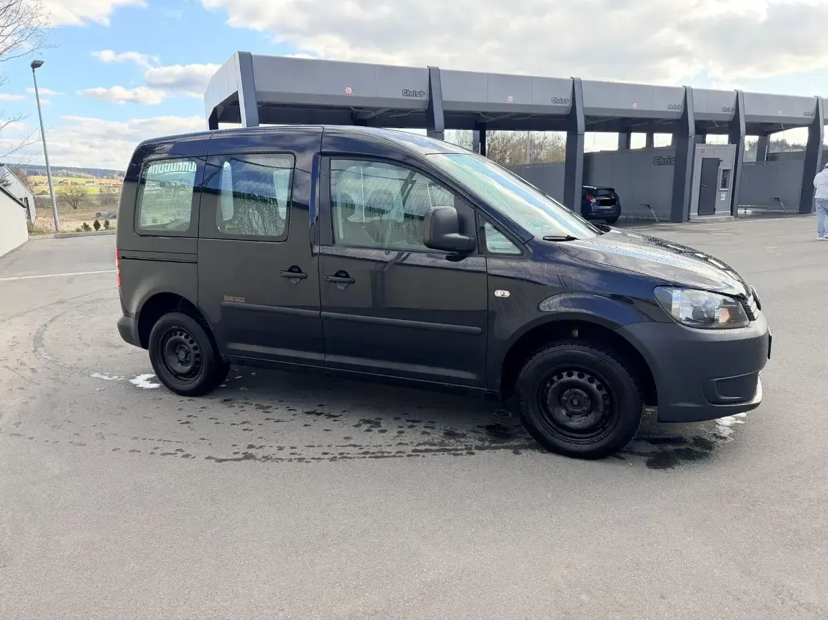 Second-hand VW Caddy Startline 86 CP (63 kW) 2011 Negru Monovolum