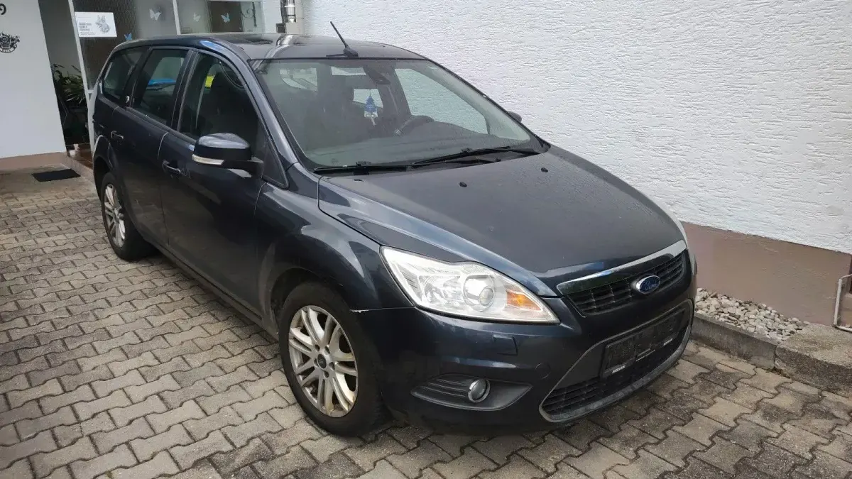 Gebraucht Ford Focus Style 109 PS (80 kW) 2010 Grau Limousine