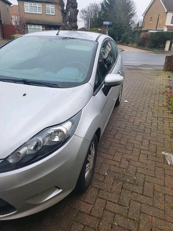Gebraucht Ford Fiesta 2009 Silber Kleinwagen