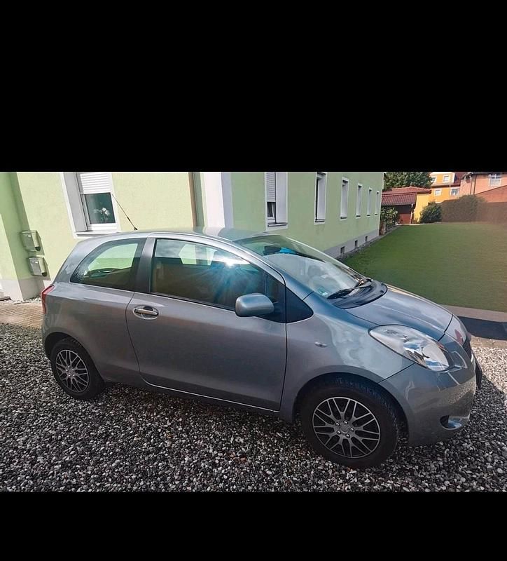 Grau Gebraucht 2006 Toyota Yaris Limousine | 2.350 € (Guter Preis) - Bild 1/4