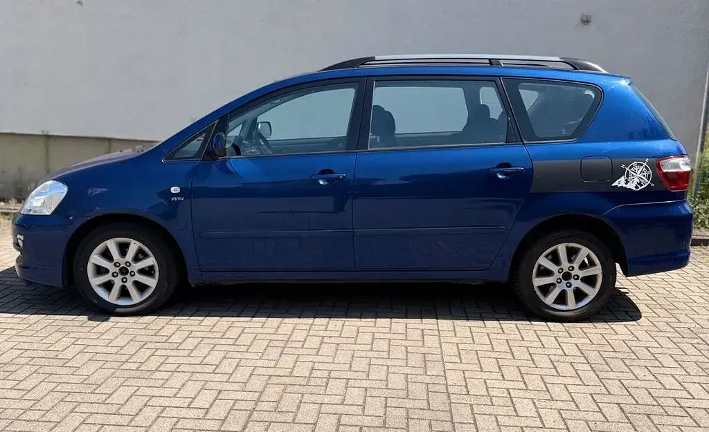 Gebraucht Toyota Avensis Sol 150 PS (110 kW) 2004 Blau Kombi