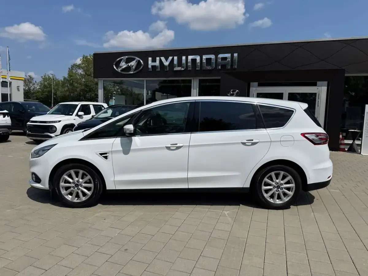 Gebraucht Ford S-MAX Titanium 179 PS (131 kW) 2018 Weiß Van / Kleinbus