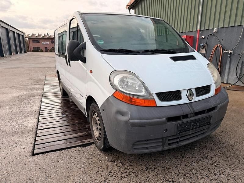 Gebraucht Renault Traffic 100 PS (73 kW) 2006 Weiß Limousine