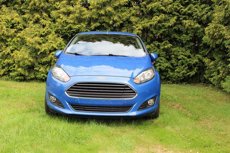 Blau Gebraucht 2012 Ford Fiesta Trend Kleinwagen | 5.970 € (Etwas zu teuer) - Bild 1/4
