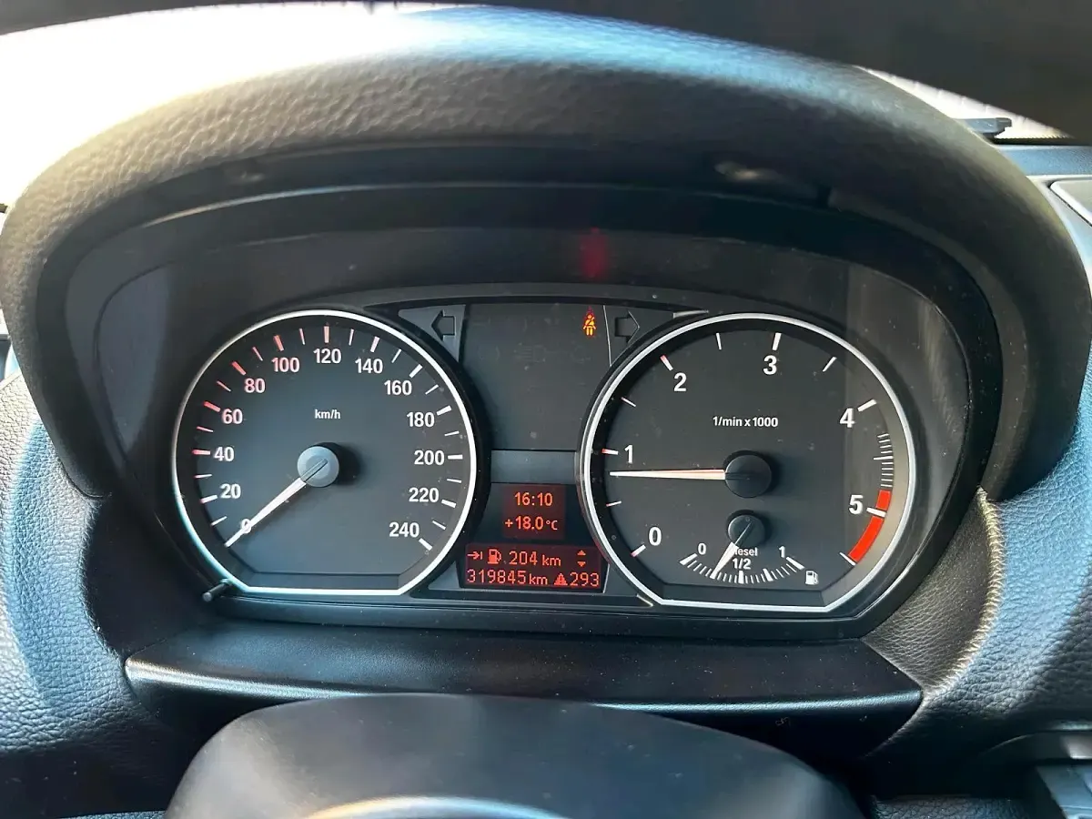 Gebraucht BMW 116 116 PS (85 kW) 2010 Schwarz Kleinwagen