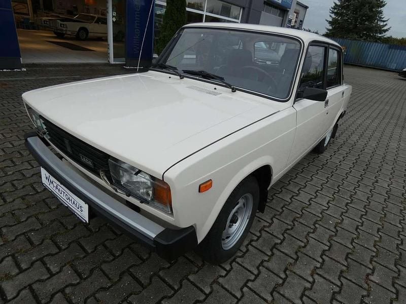 Beige Gebraucht 1992 Lada Nova Limousine | 9.900 € - Bild 1/4