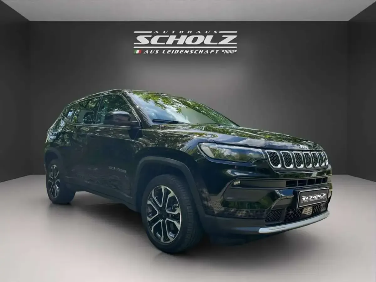 Gebraucht Jeep Compass Altitude 131 PS (96 kW) 2024 Solid black SUV