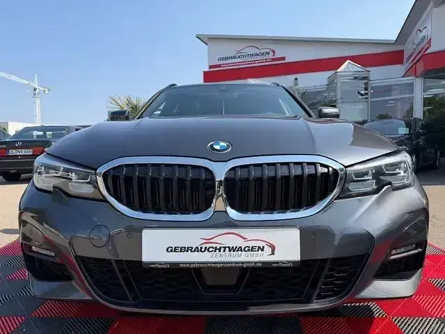 Gebraucht BMW 330 M Sport 286 PS (210 kW) 2022 Grau Kombi