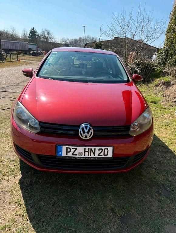 Gebraucht VW Golf VI Comfortline 105 PS (77 kW) 2011 Rot Kleinwagen