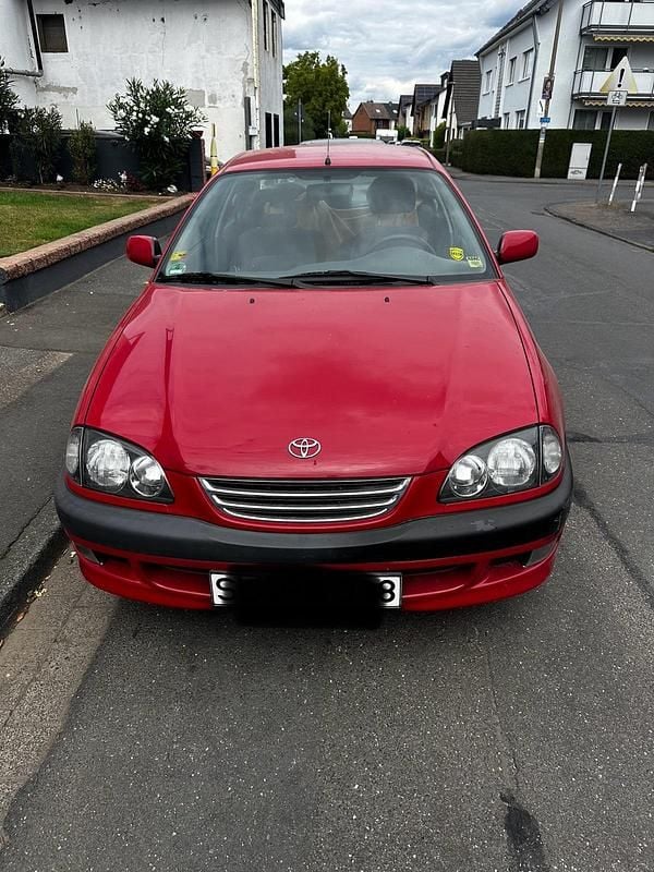 Rot Gebraucht 1999 Toyota Avensis T2 Limousine | 3.400 € - Bild 1/4