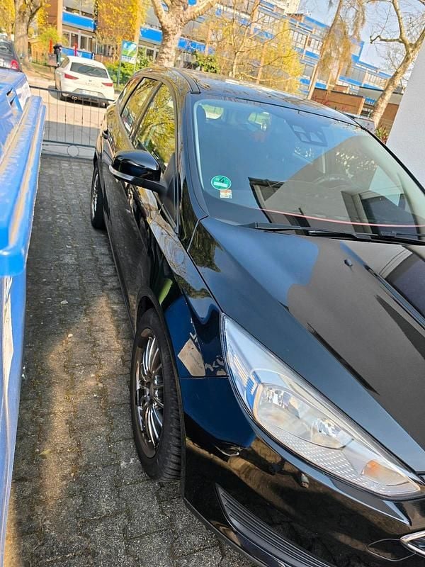 Gebraucht Ford Focus 105 PS (77 kW) 2015 Schwarz Kombi
