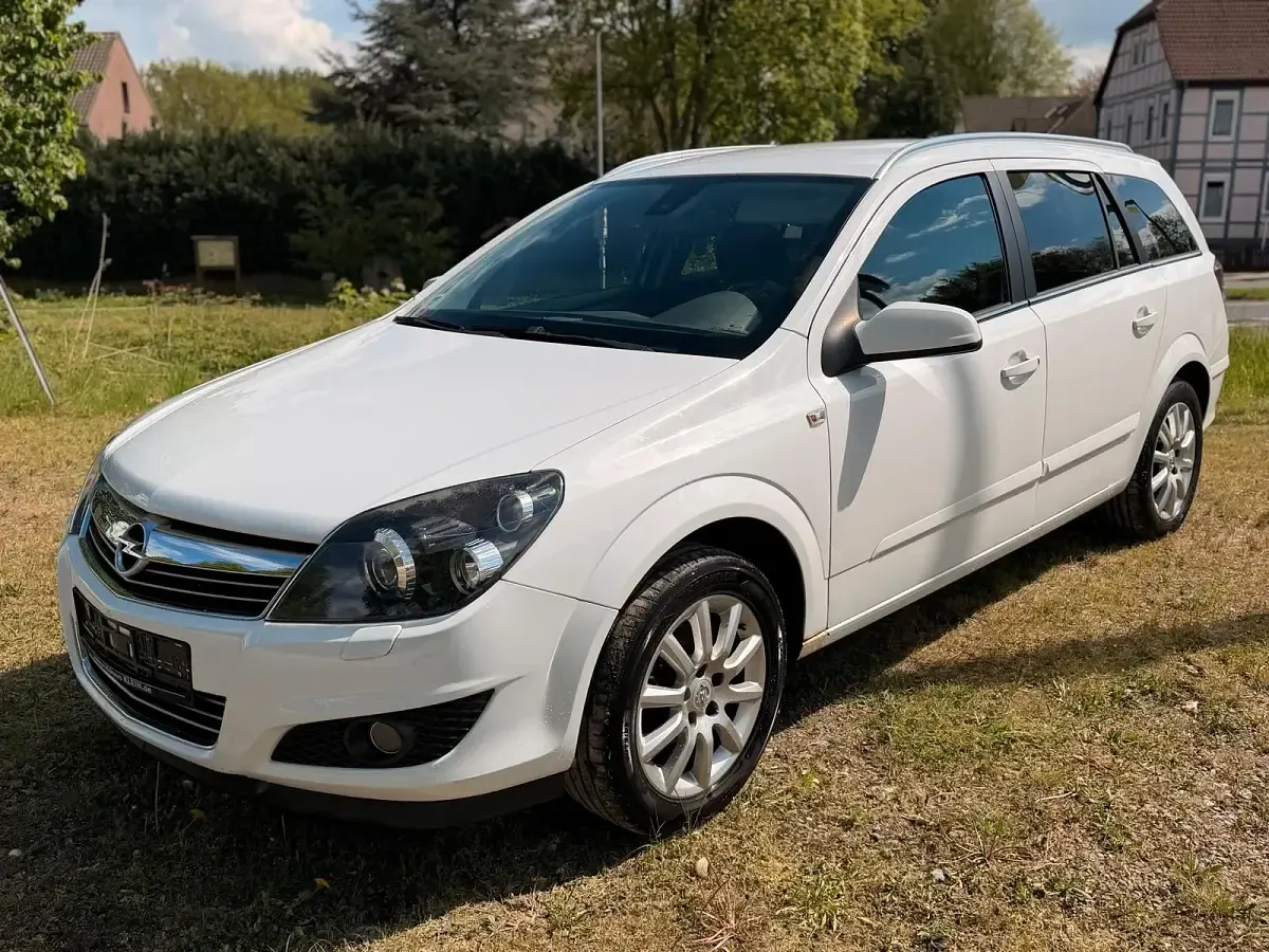Gebraucht Opel Astra 116 PS (85 kW) 2008 Weiß Kombi