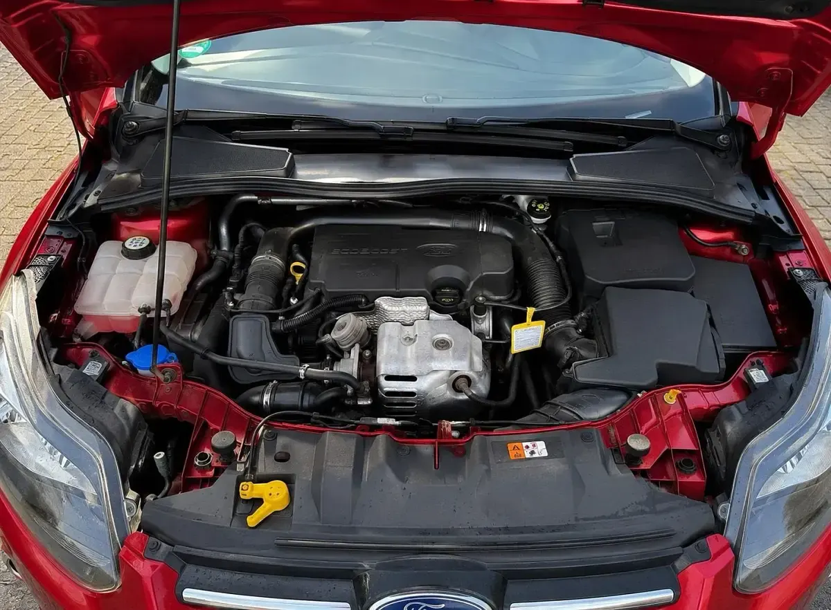Gebraucht Ford Focus Titanium 125 PS (91 kW) 2012 Rot Kombi