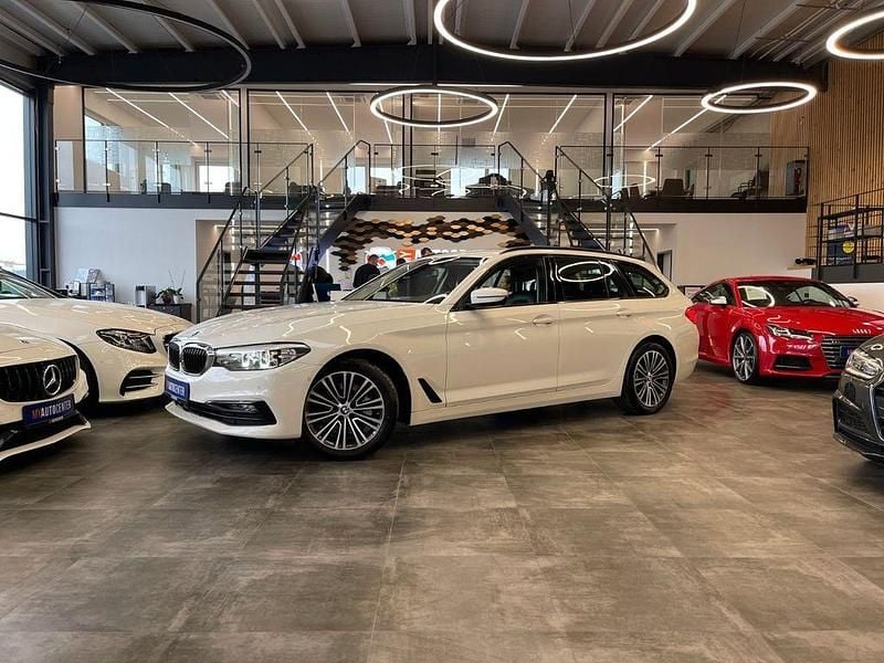 Weiß Gebraucht 2018 BMW 530 Sport Line Kombi | 21.499 € (Superpreis) - Bild 1/4