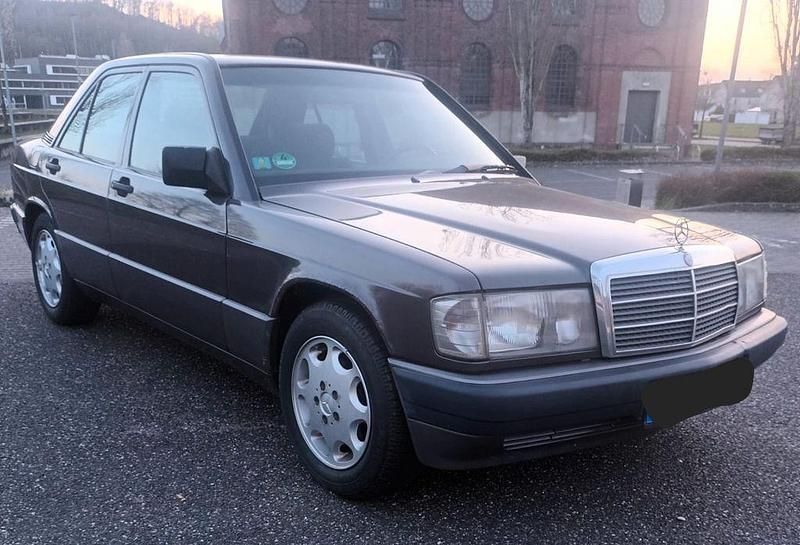 Gebraucht Mercedes 190 109 PS (80 kW) 1992 Violet Limousine