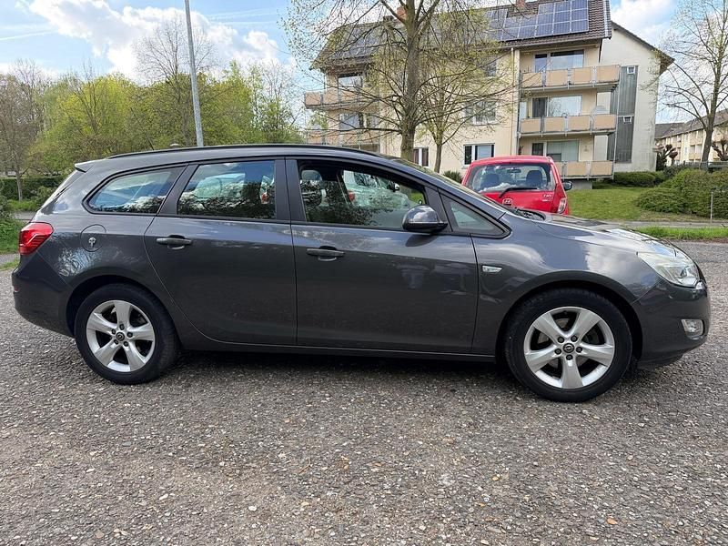 Gebraucht Opel Astra 2012 Grau Kombi