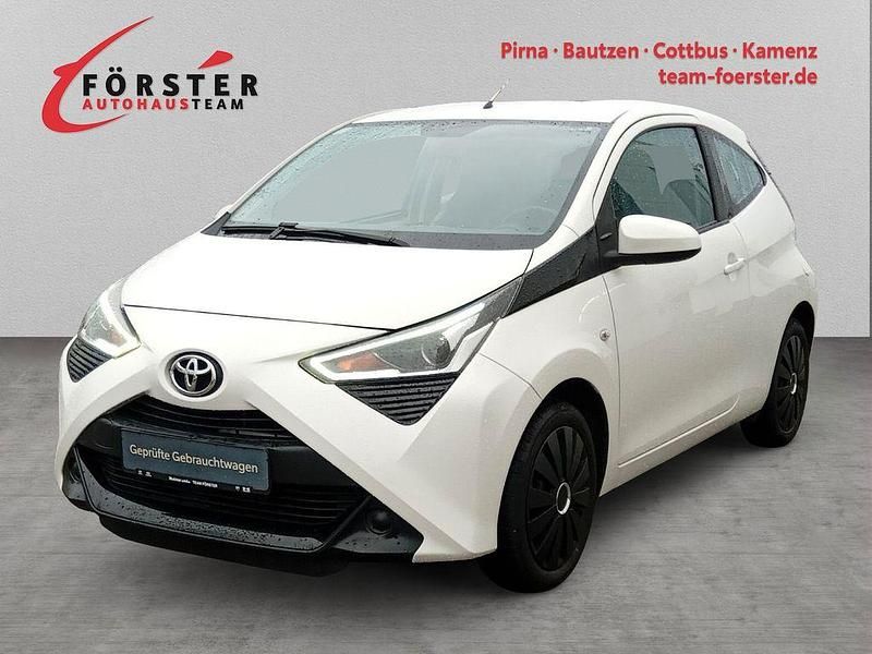 Weiß Gebraucht 2019 Toyota Aygo X-play Kleinwagen | 7.990 € (Fairer Preis) - Bild 1/4
