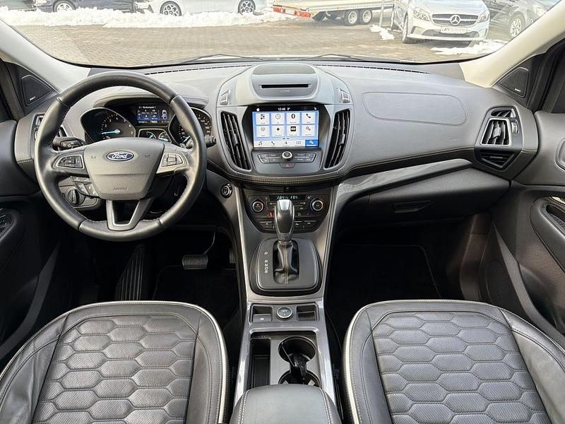 Gebraucht Ford Kuga Vignale 242 PS (177 kW) 2018 Weiß arktisweiß (metallic) (metallic) SUV