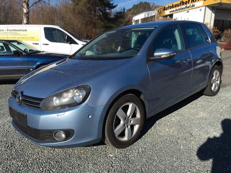 Blau Gebraucht 2011 VW Golf Team Limousine | 3.990 € (Superpreis) - Bild 1/4