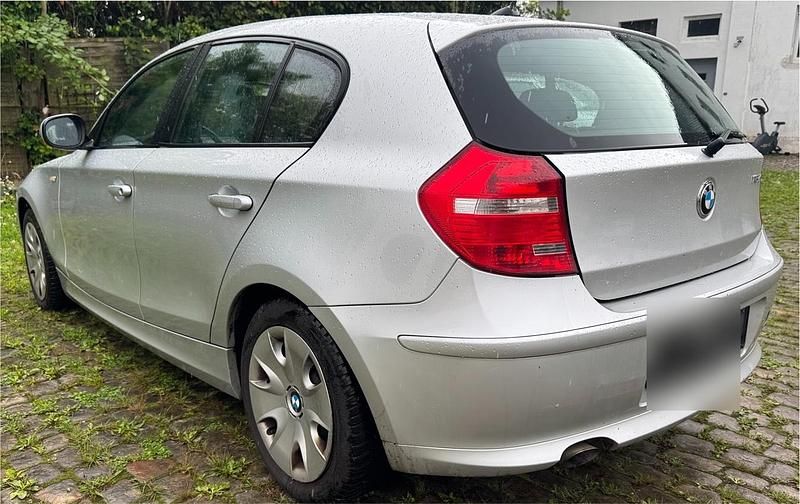 Silber Gebraucht 2010 BMW 116 Kleinwagen | 3.290 € (Guter Preis) - Bild 1/4