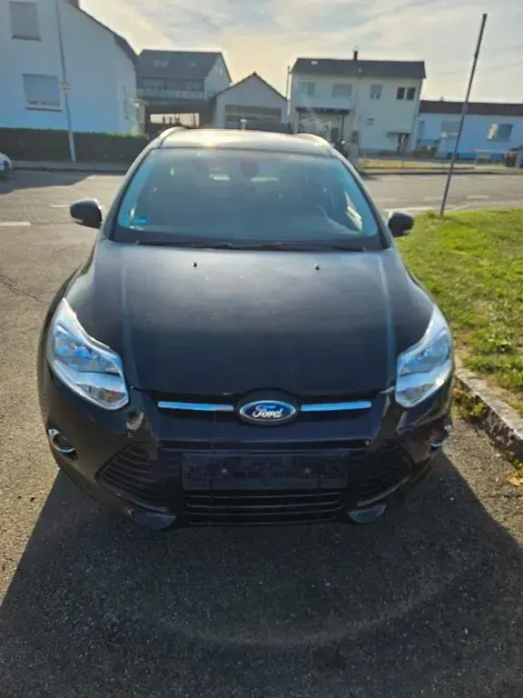 Gebraucht Ford Focus Titanium 125 PS (91 kW) 2012 Schwarz Limousine