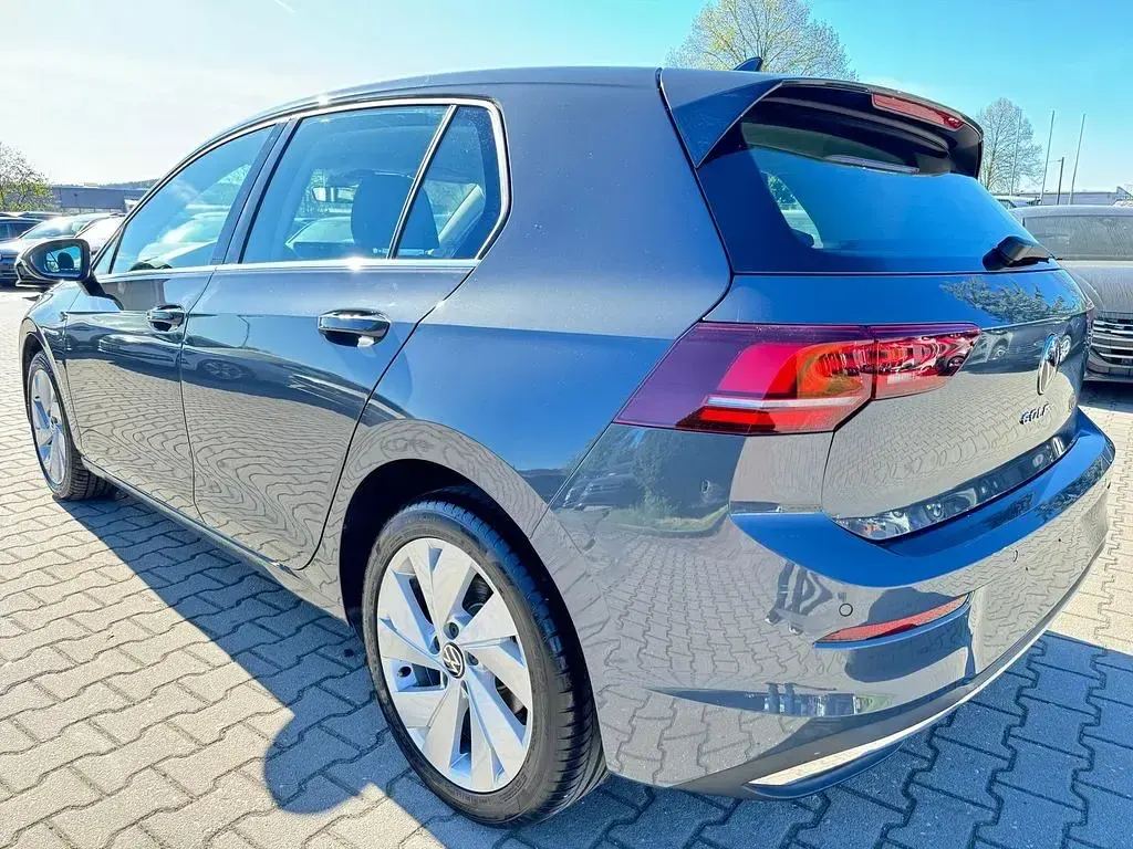 Gebraucht VW Golf VIII Style 150 PS (110 kW) 2025 Grau Limousine