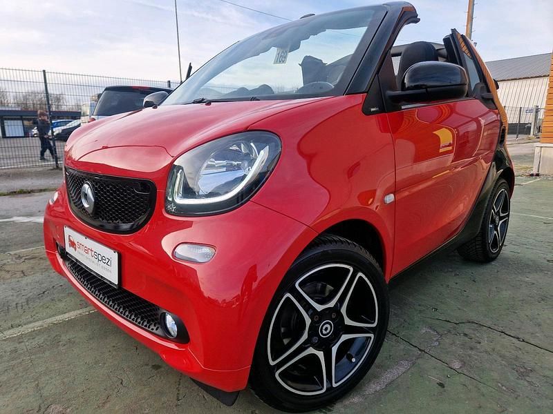 Rot Gebraucht 2016 Smart ForTwo Cabrio Cabrio | 12.499 € (Fairer Preis) - Bild 1/4