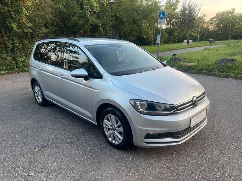 Silber Gebraucht 2020 VW Touran Comfortline Van / Kleinbus | 15.999 € (Guter Preis) - Bild 1/4