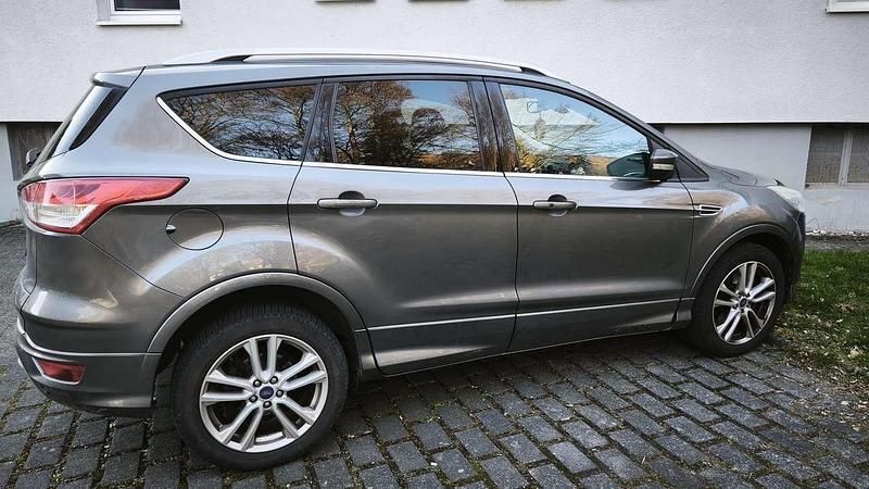 Gebraucht Ford Kuga Titanium 140 PS (102 kW) 2014 Grau SUV