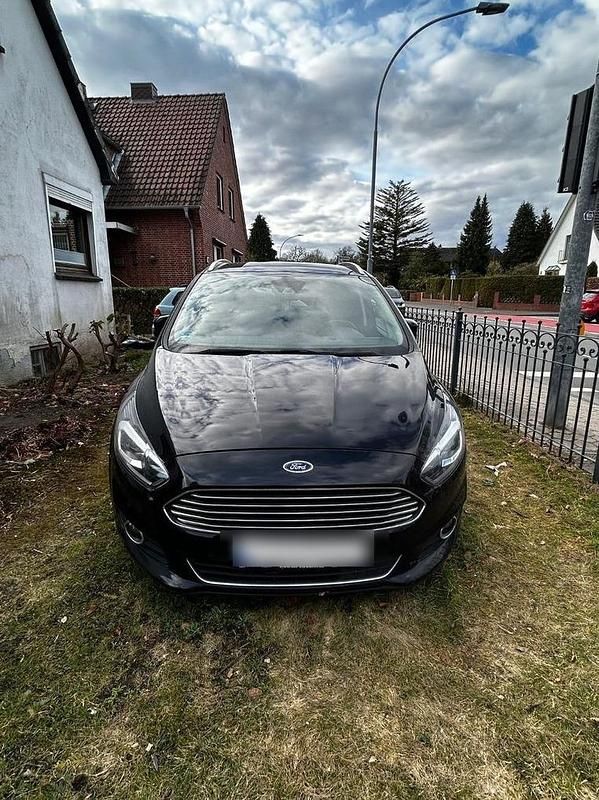 Second-hand Ford S-MAX S 150 CP (110 kW) 2017 Negru Monovolum