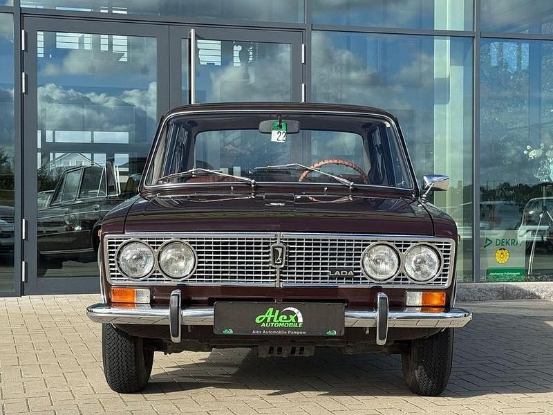 Second-hand Lada 2103 75 CP (55 kW) 1979 Maro Berlinǎ
