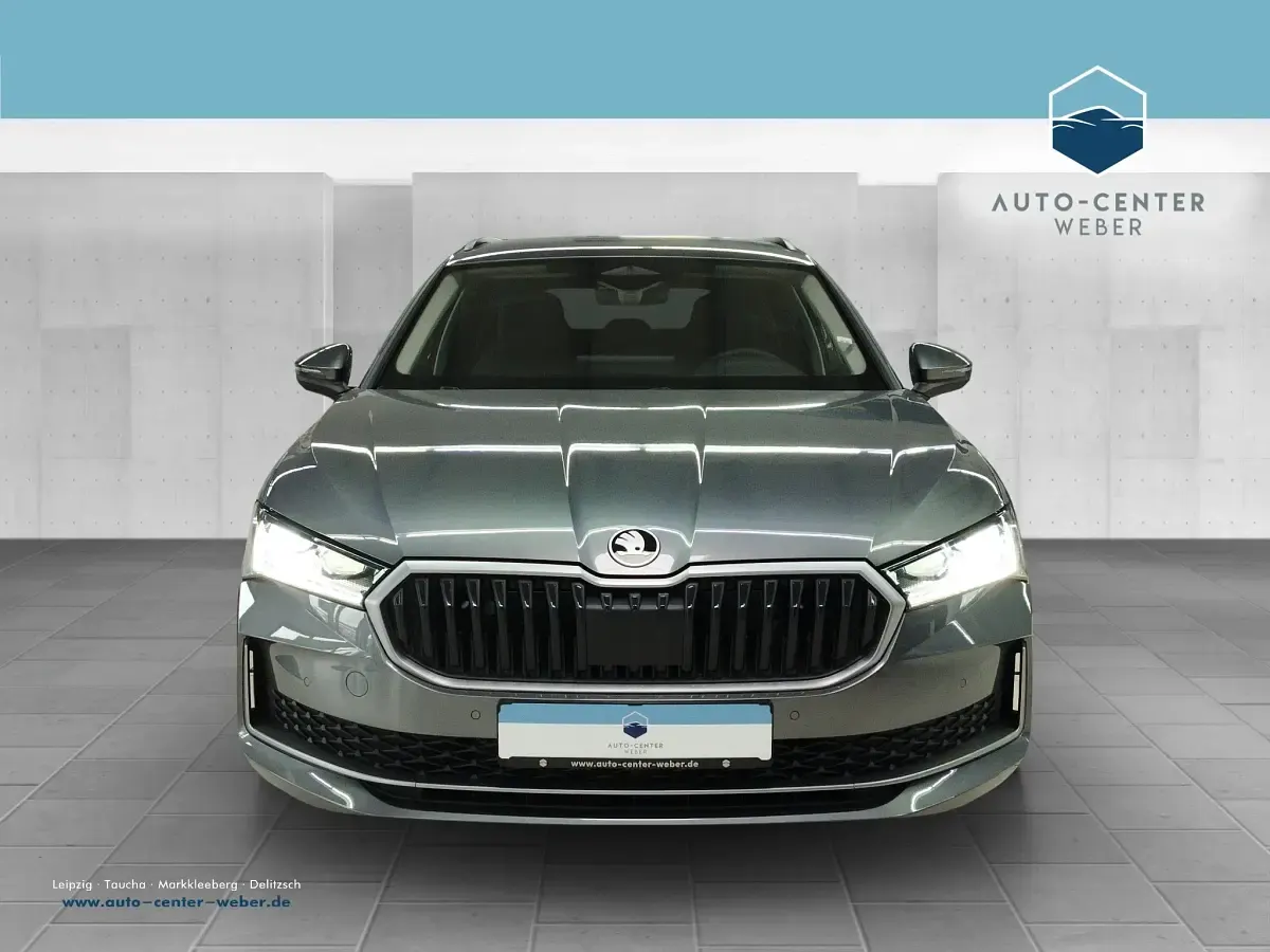 Neu Skoda Superb Selection 150 PS (110 kW) 2025 Grau Kombi