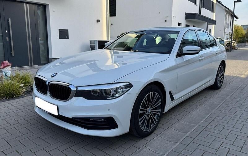 Weiß Gebraucht 2019 BMW 520 Sport Line Limousine | 22.500 € (Guter Preis) - Bild 1/4