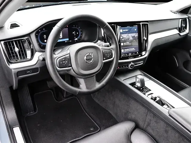 Gebraucht Volvo V60 Core 163 PS (119 kW) 2024 Grau Kombi