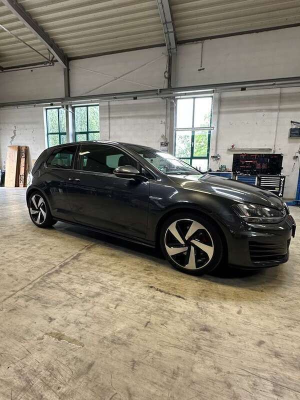 Grau Gebraucht 2015 VW Golf VII GTD Kleinwagen | 12.400 € (Fairer Preis) - Bild 1/4