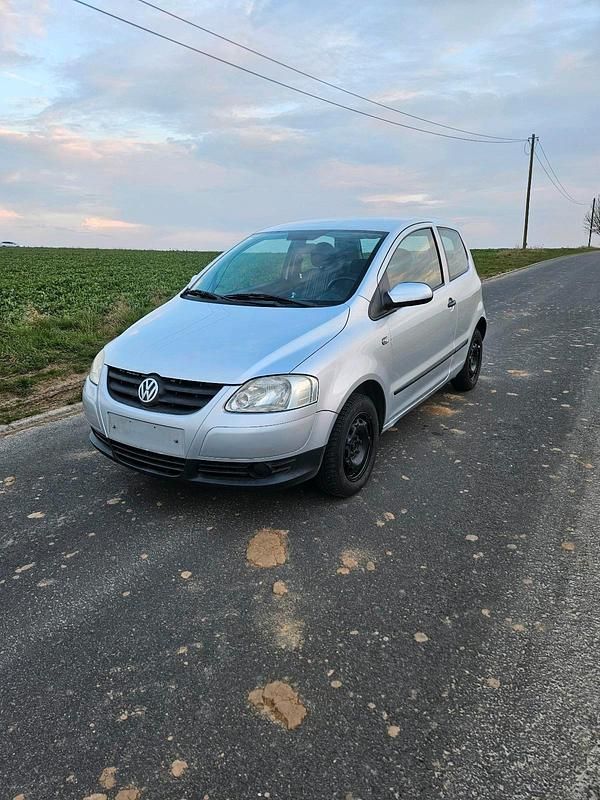 Gebraucht VW Fox Basis 55 PS (40 kW) 2007 Silber Kleinwagen