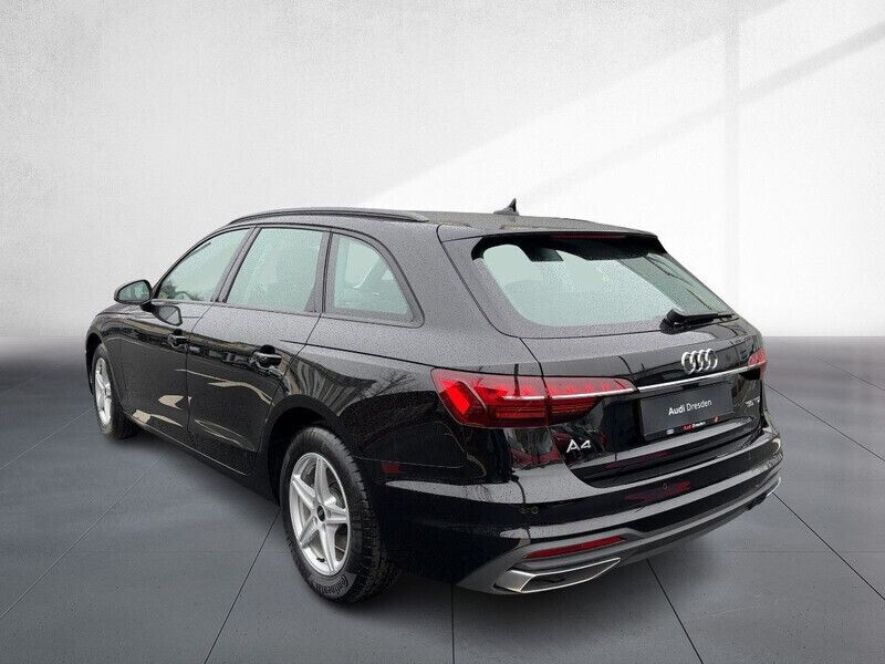 Gebraucht Audi A4 163 PS (119 kW) 2022 Schwarz Kombi
