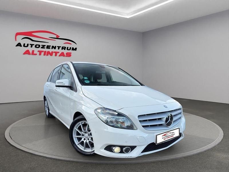 Weiß Gebraucht 2014 Mercedes B180 Van / Kleinbus | 6.750 € (Fairer Preis) - Bild 1/4