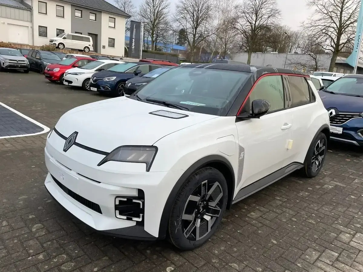 Käytetty Renault R5 Techno 80 kW (110 HP) 2025 Valkoinen Viistoperä