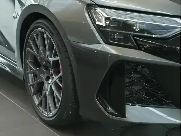 Neu Audi RS3 Ambiente 400 PS (294 kW) 2026 Daytonagrau perleffekt Limousine